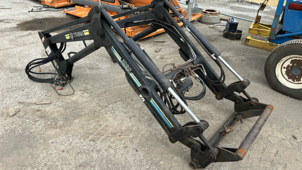 1090 PROFESSIONAL, PARALLEL LINKAGE, FORE END LOADER BOOM, EURO 8 CRA - Frontālais iekrāvējs: foto 2 1090 PROFESSIONAL, PARALLEL LINKAGE, FORE END LOADER BOOM, EURO 8 CRA - Frontālais iekrāvējs: foto 2