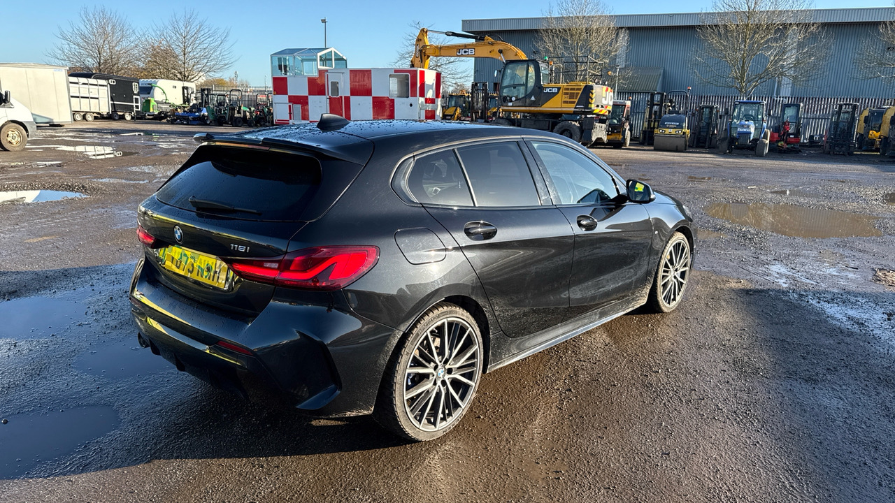 BMW 1 SERIES 118i M Sport - Hečbeks: foto 4 BMW 1 SERIES 118i M Sport - Hečbeks: foto 4