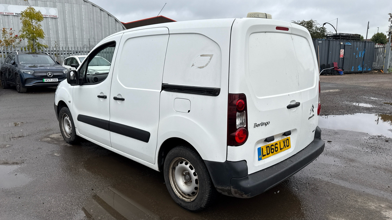 CITROEN BERLINGO 625 1.6 BlueHDi LX 100ps - Mazs furgons: foto 3 CITROEN BERLINGO 625 1.6 BlueHDi LX 100ps - Mazs furgons: foto 3