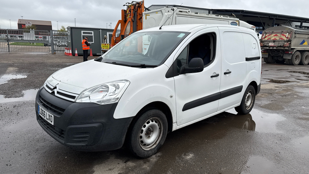 CITROEN BERLINGO 625 1.6 BlueHDi LX 100ps - Mazs furgons: foto 2 CITROEN BERLINGO 625 1.6 BlueHDi LX 100ps - Mazs furgons: foto 2