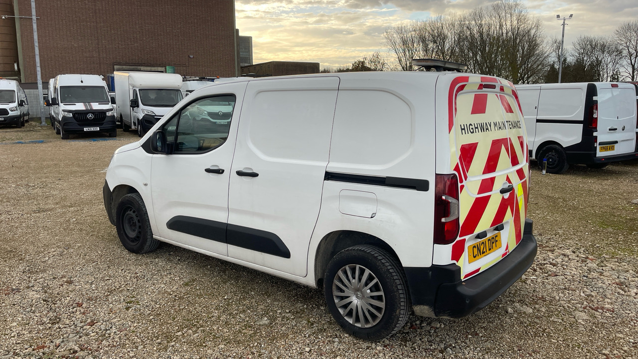 CITROEN BERLINGO 650 1.5 BLUEHDI 75PS - Mazs furgons: foto 3 CITROEN BERLINGO 650 1.5 BLUEHDI 75PS - Mazs furgons: foto 3