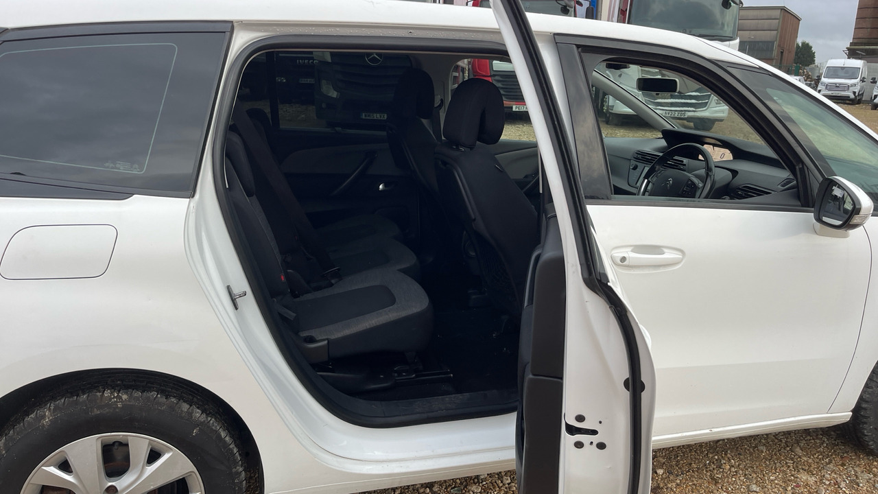 Vieglā automašīna CITROEN GRAND C4 PICASSO 1.6 BLUE HDI 100PS: foto 18 Vieglā automašīna CITROEN GRAND C4 PICASSO 1.6 BLUE HDI 100PS: foto 18