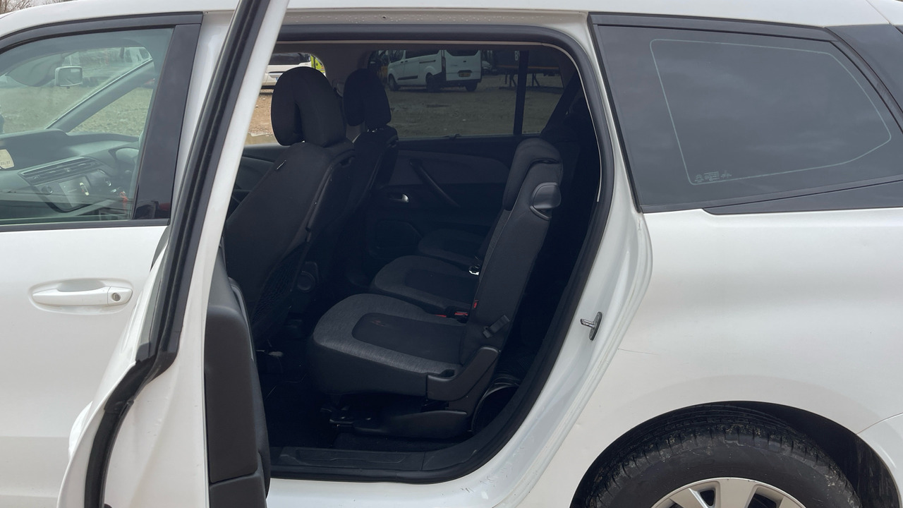 Vieglā automašīna CITROEN GRAND C4 PICASSO 1.6 BLUE HDI 100PS: foto 14 Vieglā automašīna CITROEN GRAND C4 PICASSO 1.6 BLUE HDI 100PS: foto 14