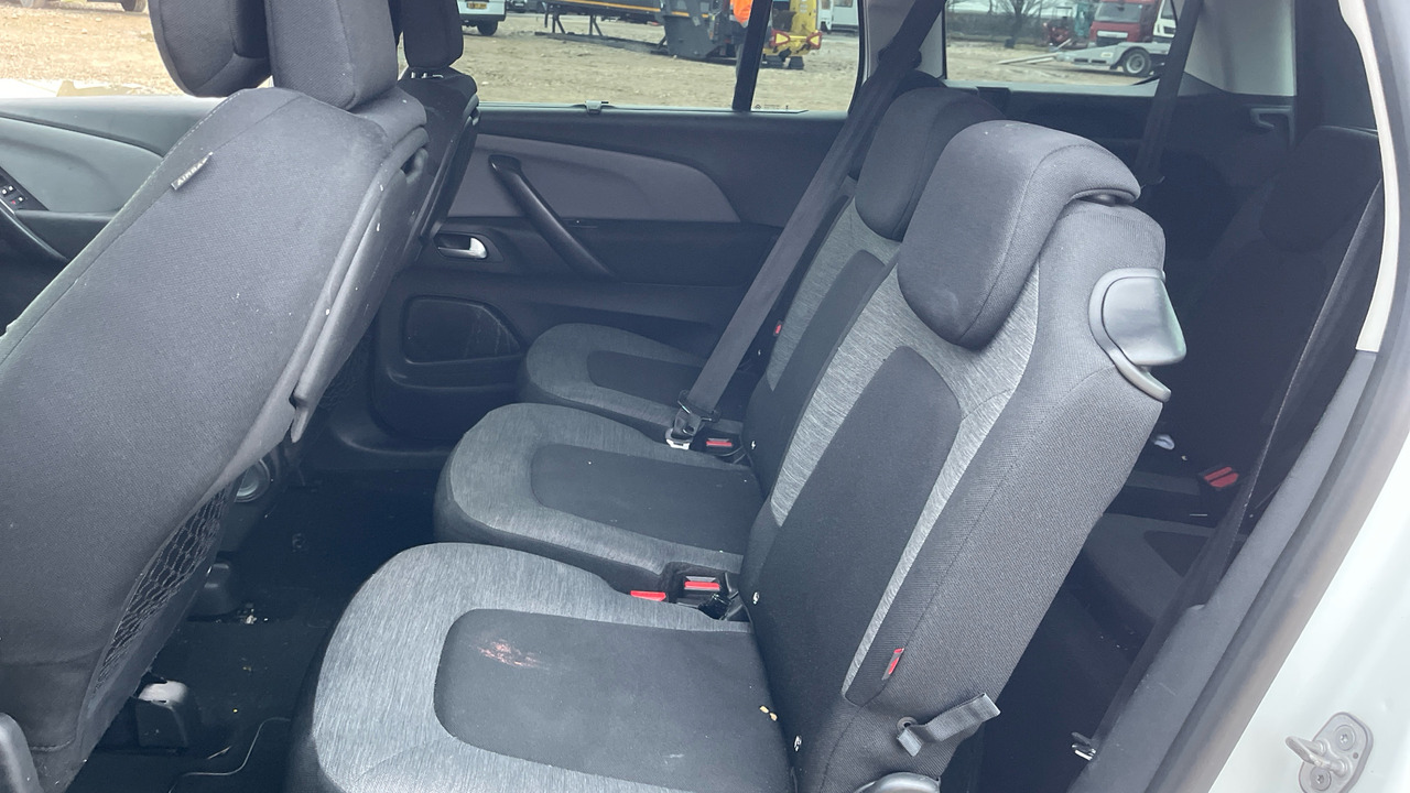 Vieglā automašīna CITROEN GRAND C4 PICASSO 1.6 BLUE HDI 100PS: foto 15 Vieglā automašīna CITROEN GRAND C4 PICASSO 1.6 BLUE HDI 100PS: foto 15