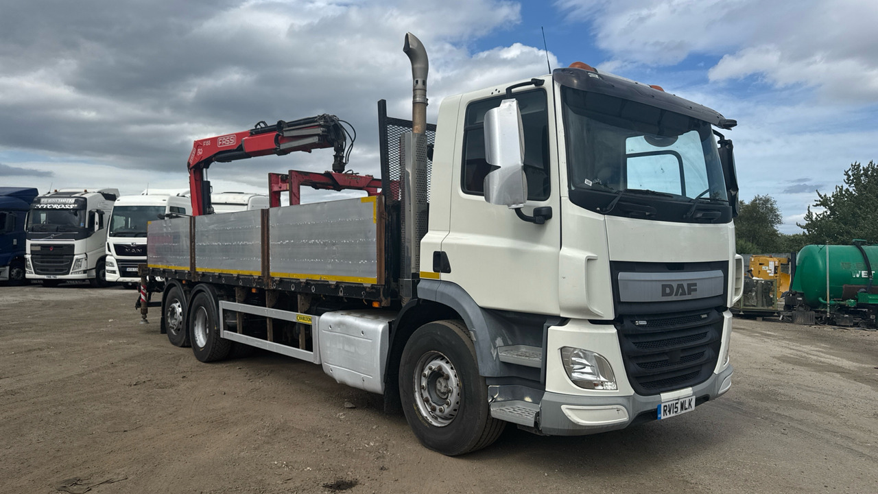 DAF CF 330 - Bortu kravas automašīna/ Platforma, Kravas auto ar manipulatoru: foto 1 DAF CF 330 - Bortu kravas automašīna/ Platforma, Kravas auto ar manipulatoru: foto 1