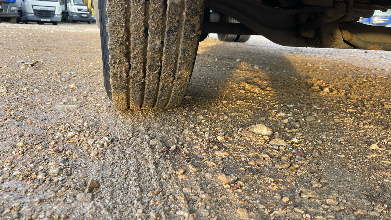 Bortu kravas automašīna/ Platforma DAF LF 180: foto 19