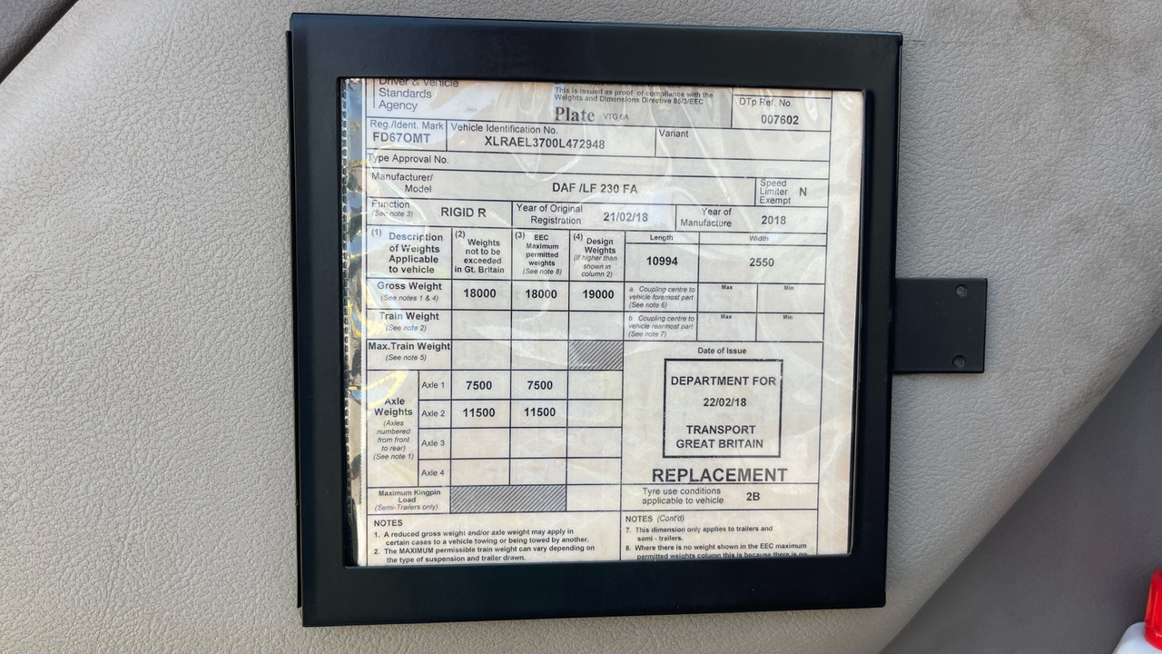 Kravas automašīna ar slēgto virsbūvi DAF LF 230: foto 11
