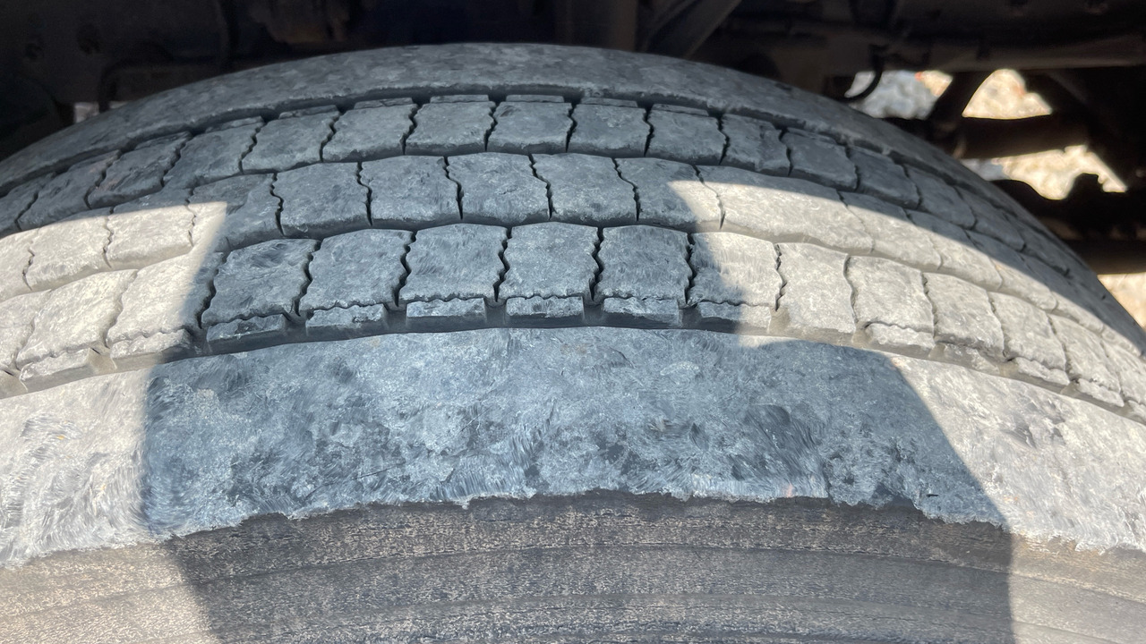 Kravas automašīna ar slēgto virsbūvi DAF LF 230: foto 17