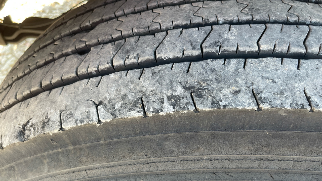 Kravas automašīna ar slēgto virsbūvi DAF LF 230: foto 14