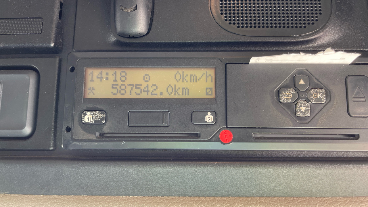 Kravas automašīna ar slēgto virsbūvi DAF LF 230: foto 9