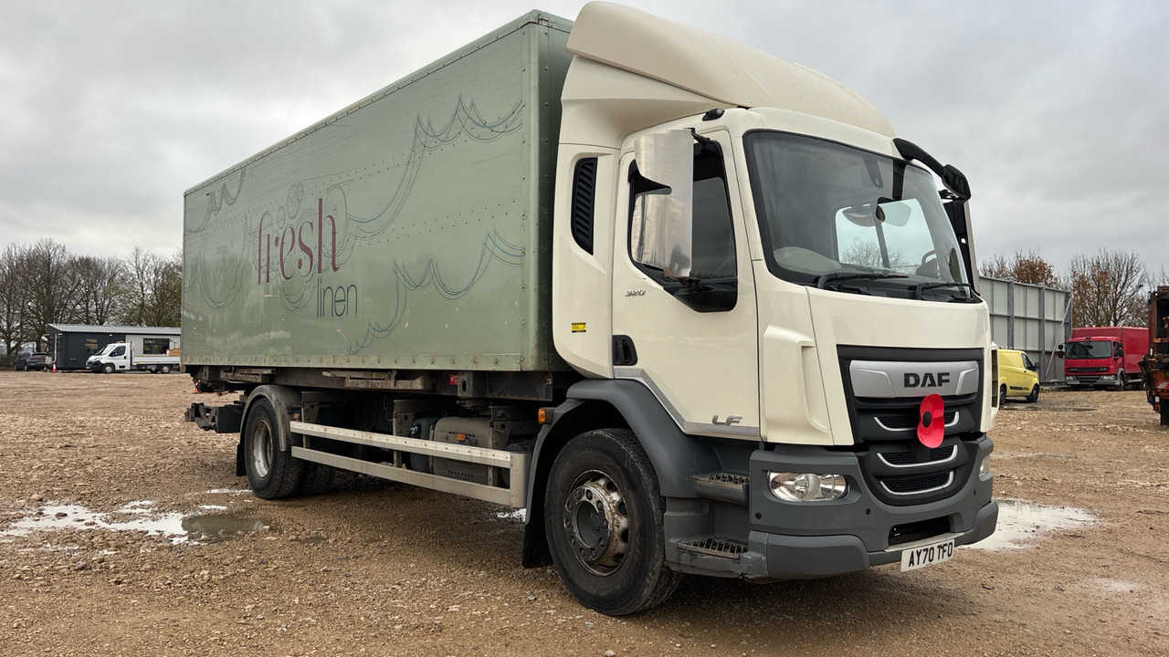 DAF LF 320 - Kravas automašīna ar slēgto virsbūvi: foto 1 DAF LF 320 - Kravas automašīna ar slēgto virsbūvi: foto 1
