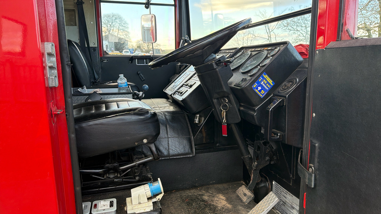 DENNIS RS 135 - Ugunsdzēsēju mašīna: foto 5 DENNIS RS 135 - Ugunsdzēsēju mašīna: foto 5