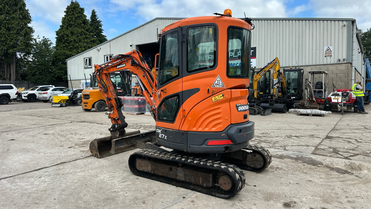 DOOSAN DX27Z - Mini-ekskavators: foto 3 DOOSAN DX27Z - Mini-ekskavators: foto 3