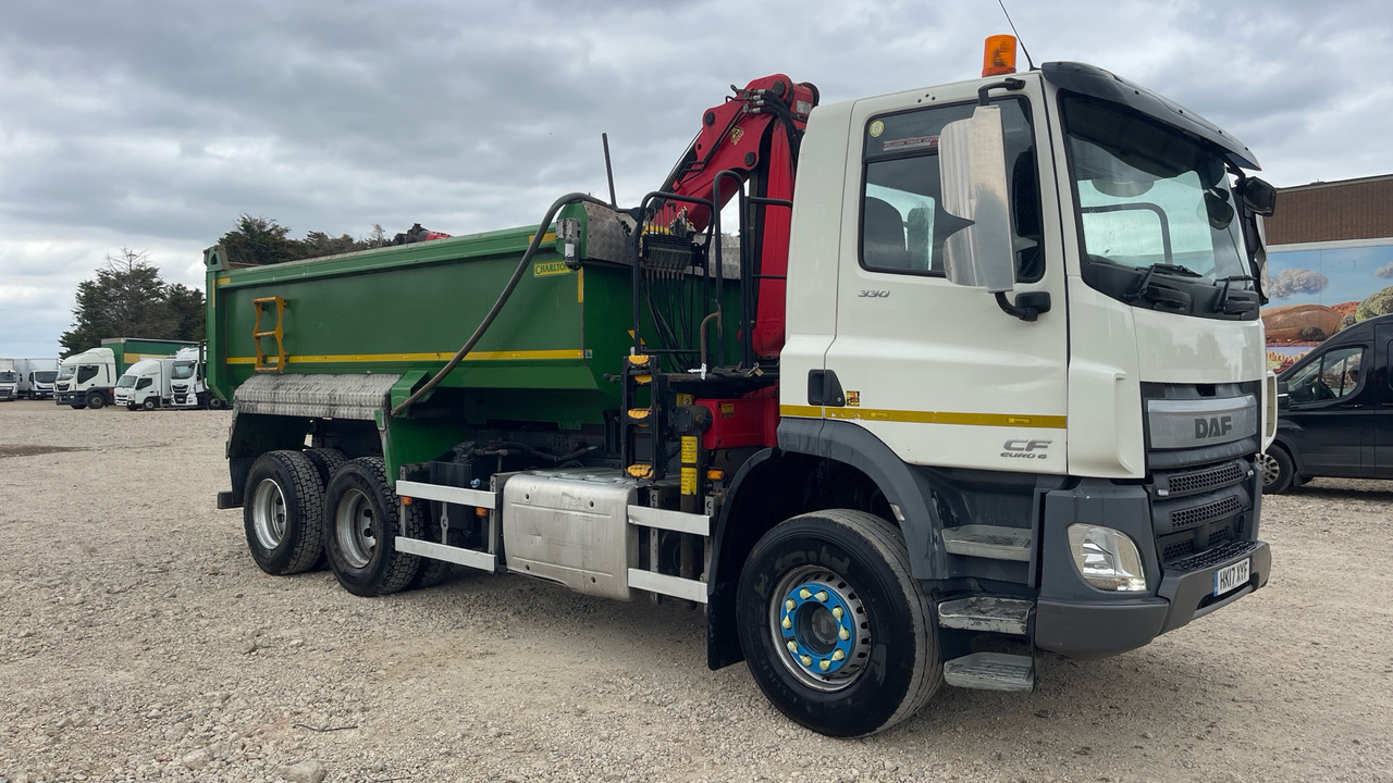 Daf CF 330 - Kravas automašīna pašizgāzējs, Kravas auto ar manipulatoru: foto 1 Daf CF 330 - Kravas automašīna pašizgāzējs, Kravas auto ar manipulatoru: foto 1