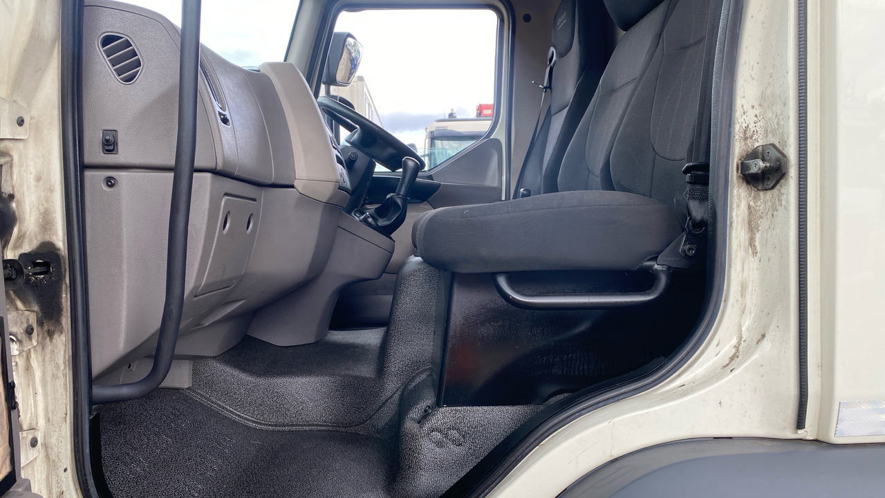 Kravas automašīna ar tentu Daf LF 180: foto 14