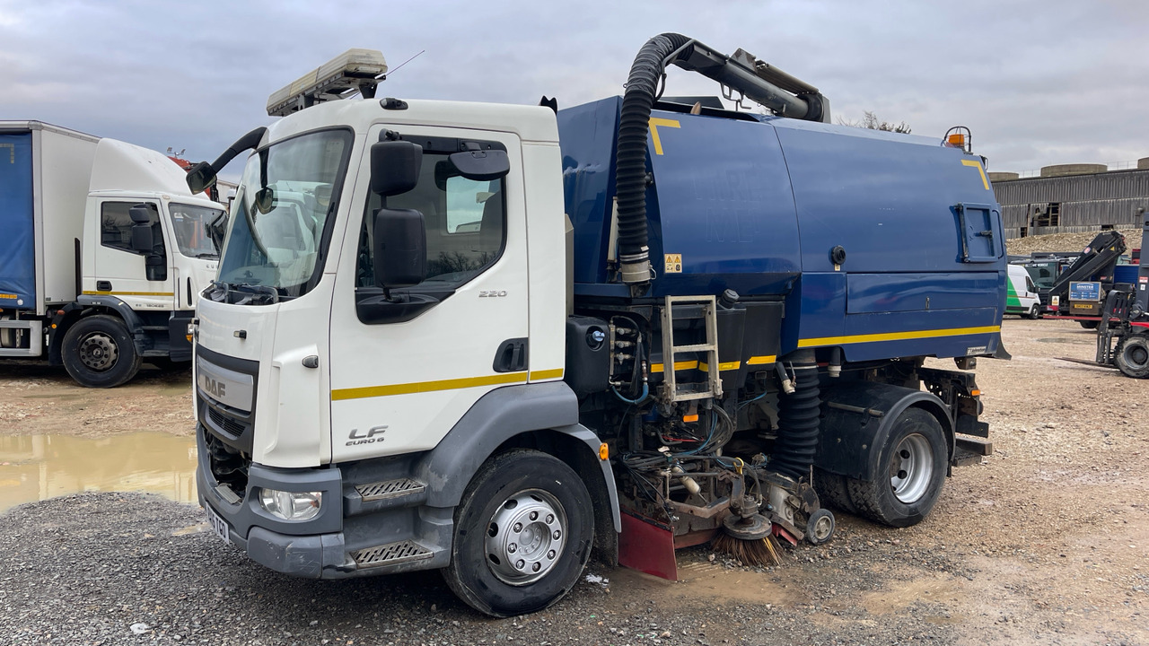 Daf LF 220 - Ielu tīrīšanas mašīna: foto 2 Daf LF 220 - Ielu tīrīšanas mašīna: foto 2