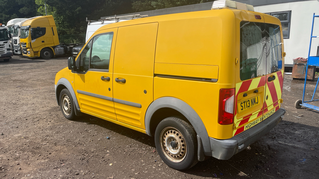 FORD TRANSIT CONNECT T200 1.8 TDCi 75ps - Mazs furgons: foto 3 FORD TRANSIT CONNECT T200 1.8 TDCi 75ps - Mazs furgons: foto 3