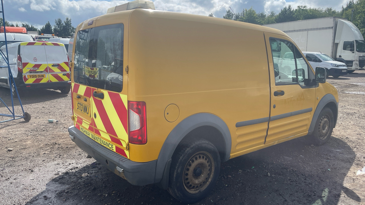 FORD TRANSIT CONNECT T200 1.8 TDCi 75ps - Mazs furgons: foto 4 FORD TRANSIT CONNECT T200 1.8 TDCi 75ps - Mazs furgons: foto 4