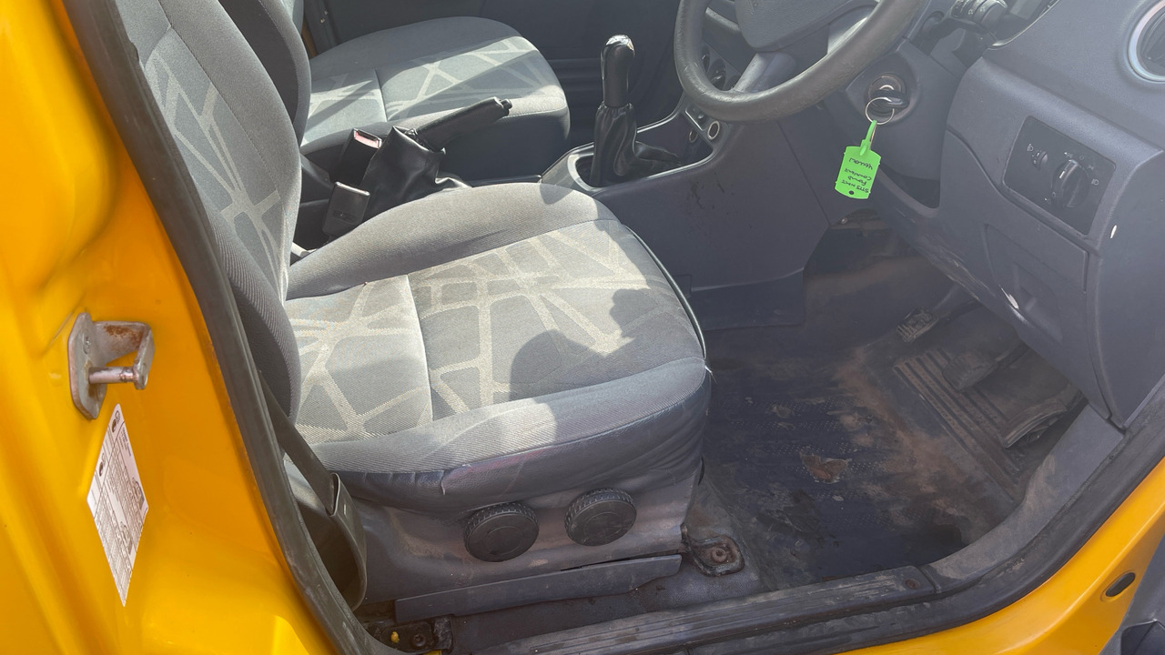 FORD TRANSIT CONNECT T200 1.8 TDCi 75ps - Mazs furgons: foto 5 FORD TRANSIT CONNECT T200 1.8 TDCi 75ps - Mazs furgons: foto 5