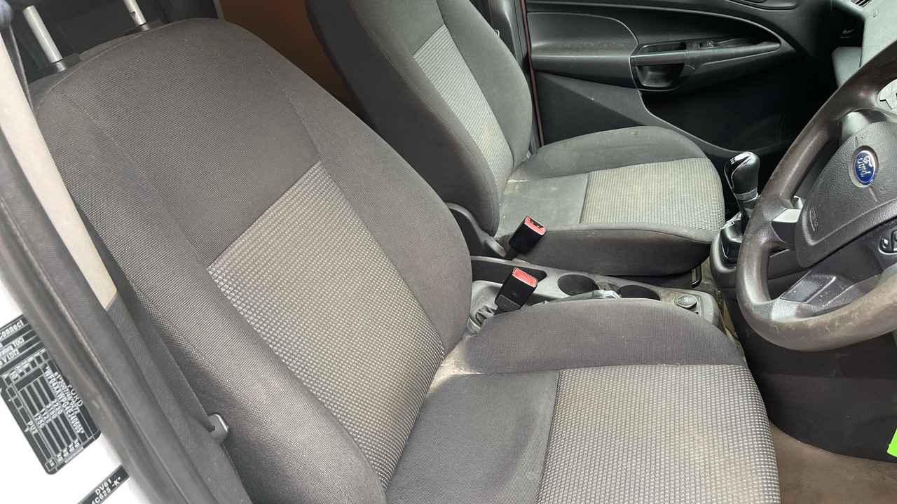 FORD TRANSIT CONNECT T220 1.6 TDCi 95PS - Kravas-pasažieru furgons: foto 5 FORD TRANSIT CONNECT T220 1.6 TDCi 95PS - Kravas-pasažieru furgons: foto 5