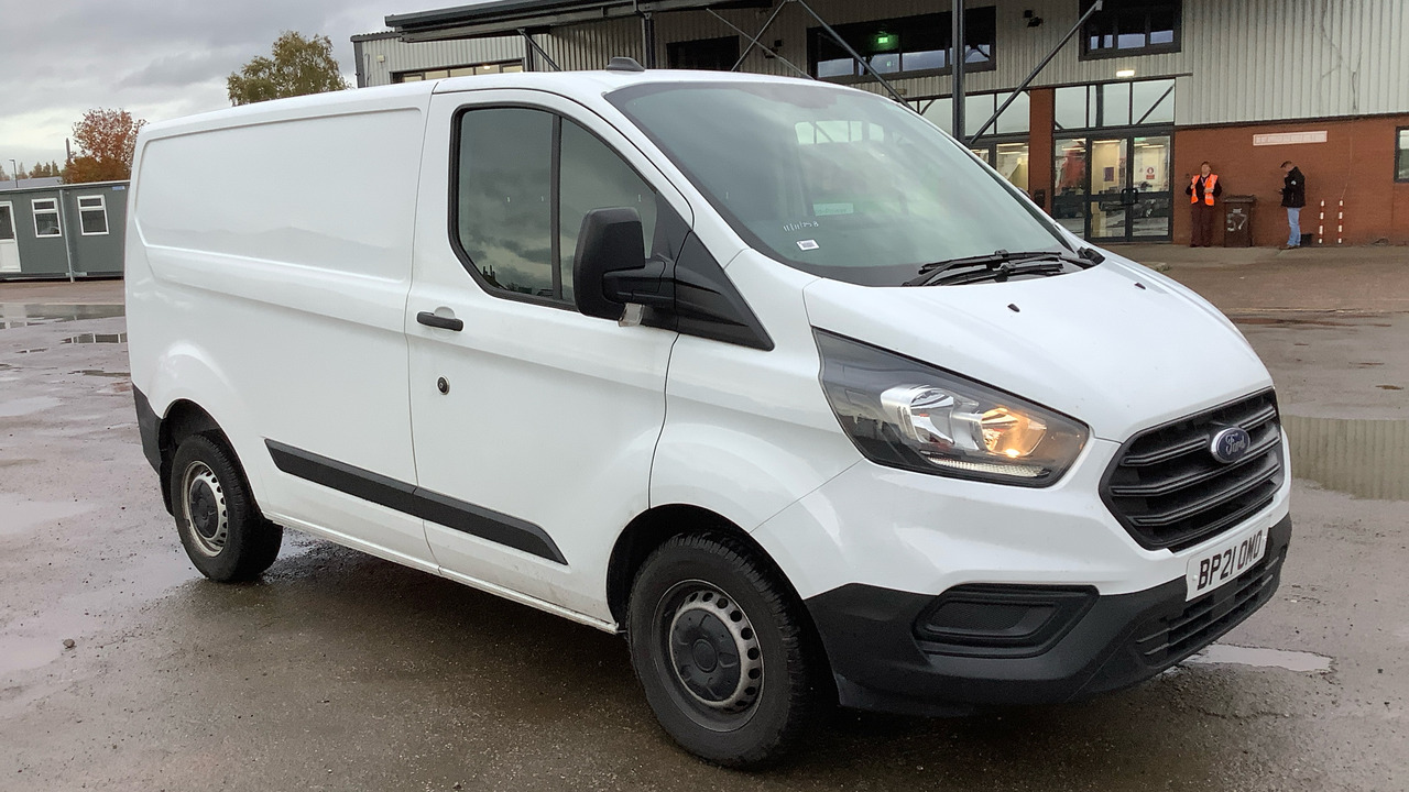 FORD TRANSIT CUSTOM 300 2.0 105ps - Mazs furgons: foto 1 FORD TRANSIT CUSTOM 300 2.0 105ps - Mazs furgons: foto 1