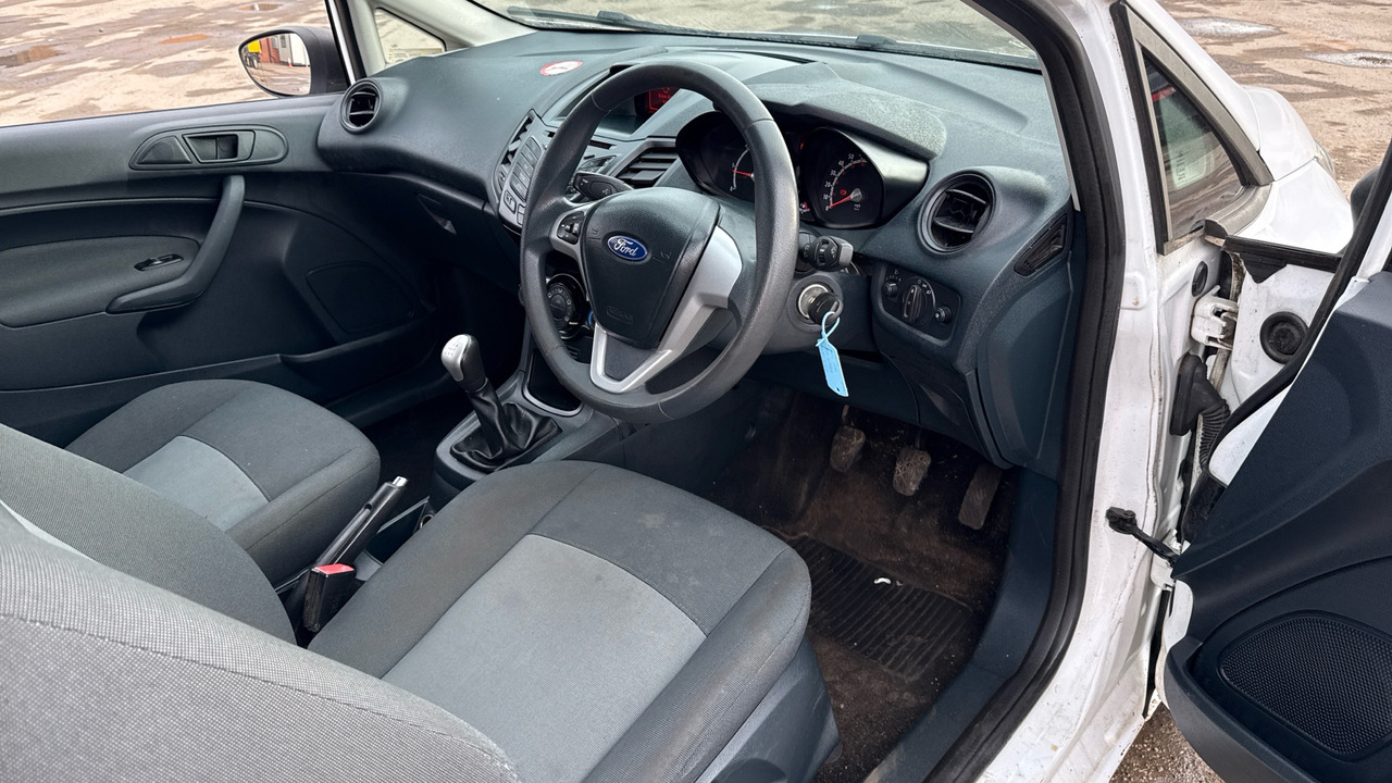 Ford Fiesta 1.4 TDCI 70PS - Vieglā automašīna: foto 5 Ford Fiesta 1.4 TDCI 70PS - Vieglā automašīna: foto 5