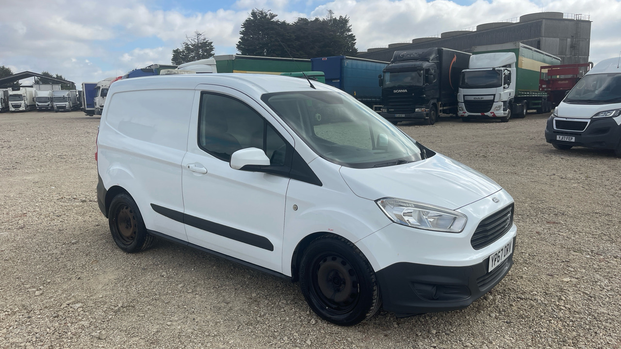 Ford Transit Courier 1.5 TDCI 95PS - Mazs furgons: foto 1 Ford Transit Courier 1.5 TDCI 95PS - Mazs furgons: foto 1