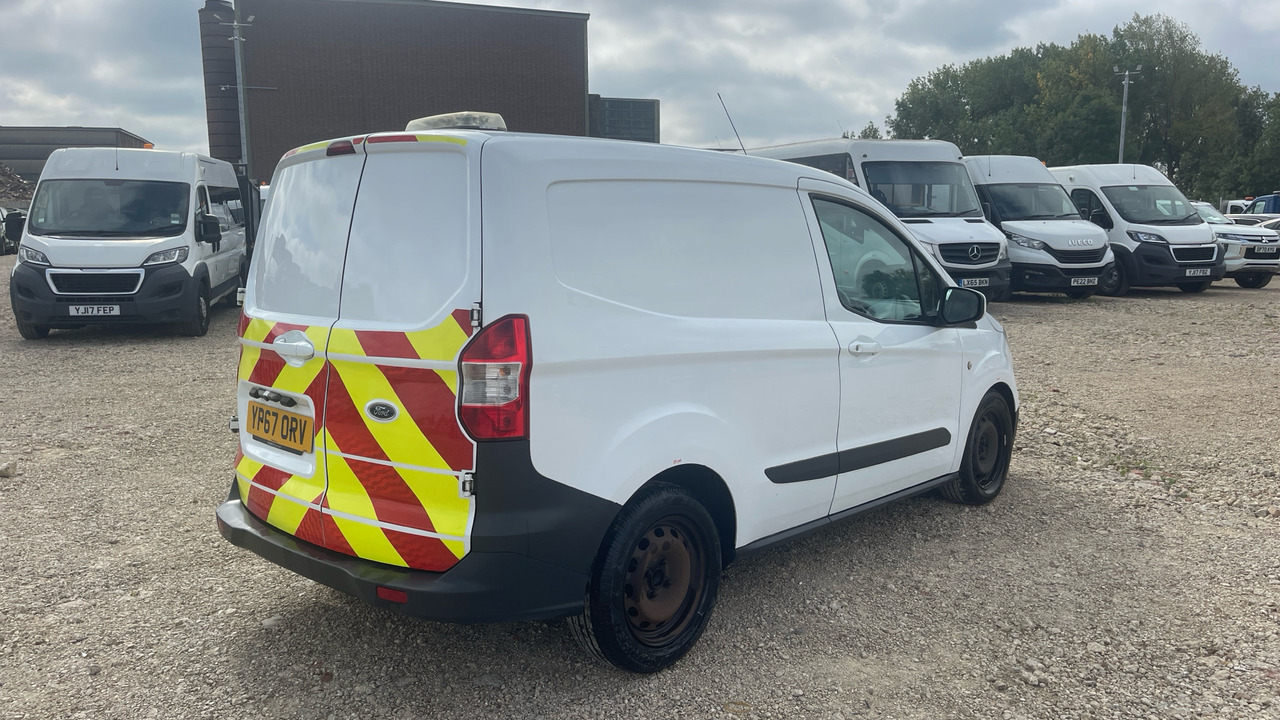 Ford Transit Courier 1.5 TDCI 95PS - Mazs furgons: foto 4 Ford Transit Courier 1.5 TDCI 95PS - Mazs furgons: foto 4
