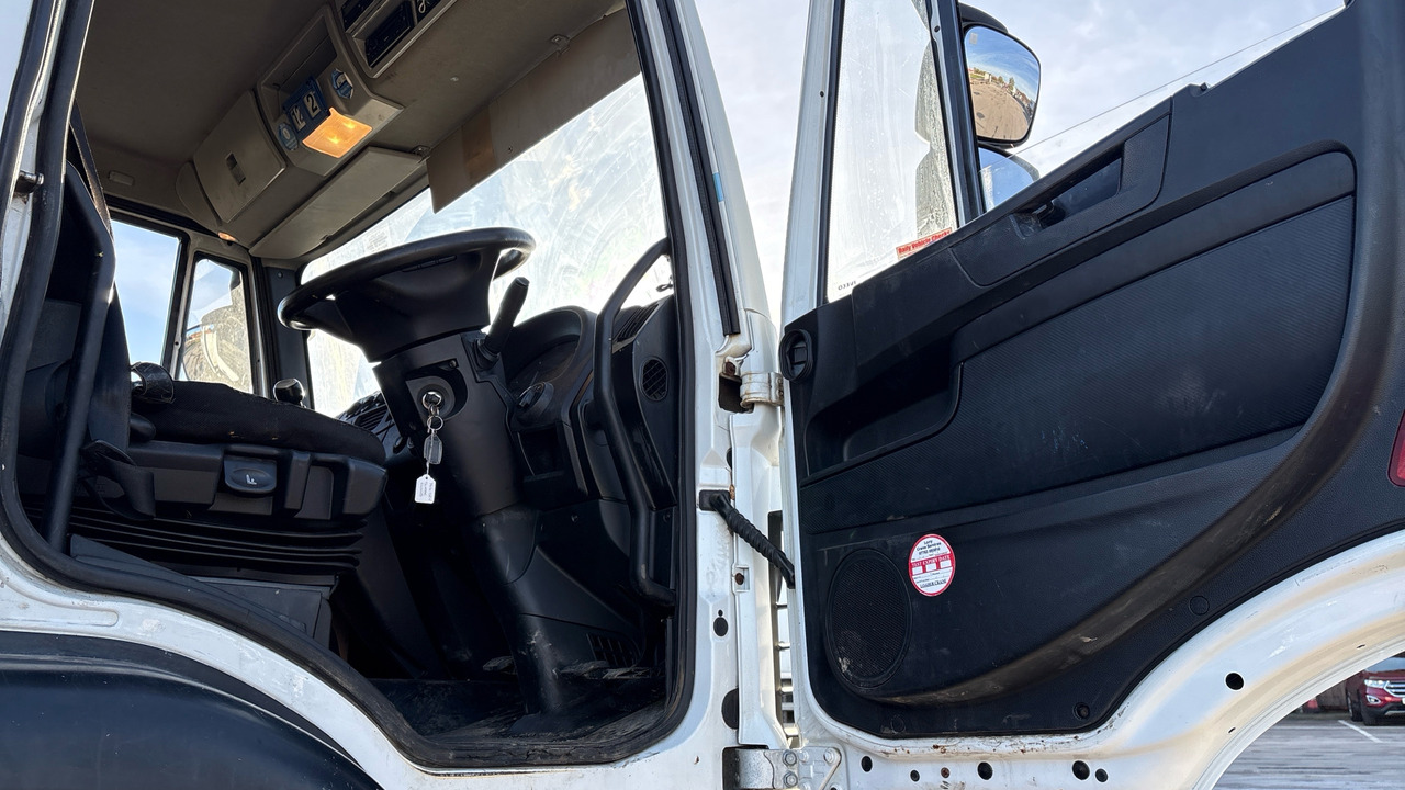 IVECO EUROCARGO 120-190 - Bortu kravas automašīna/ Platforma, Kravas auto ar manipulatoru: foto 5 IVECO EUROCARGO 120-190 - Bortu kravas automašīna/ Platforma, Kravas auto ar manipulatoru: foto 5