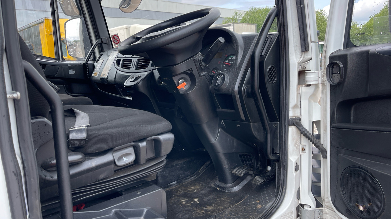 Iveco Eurocargo 75-160 - Kravas automašīna ar slēgto virsbūvi: foto 5 Iveco Eurocargo 75-160 - Kravas automašīna ar slēgto virsbūvi: foto 5
