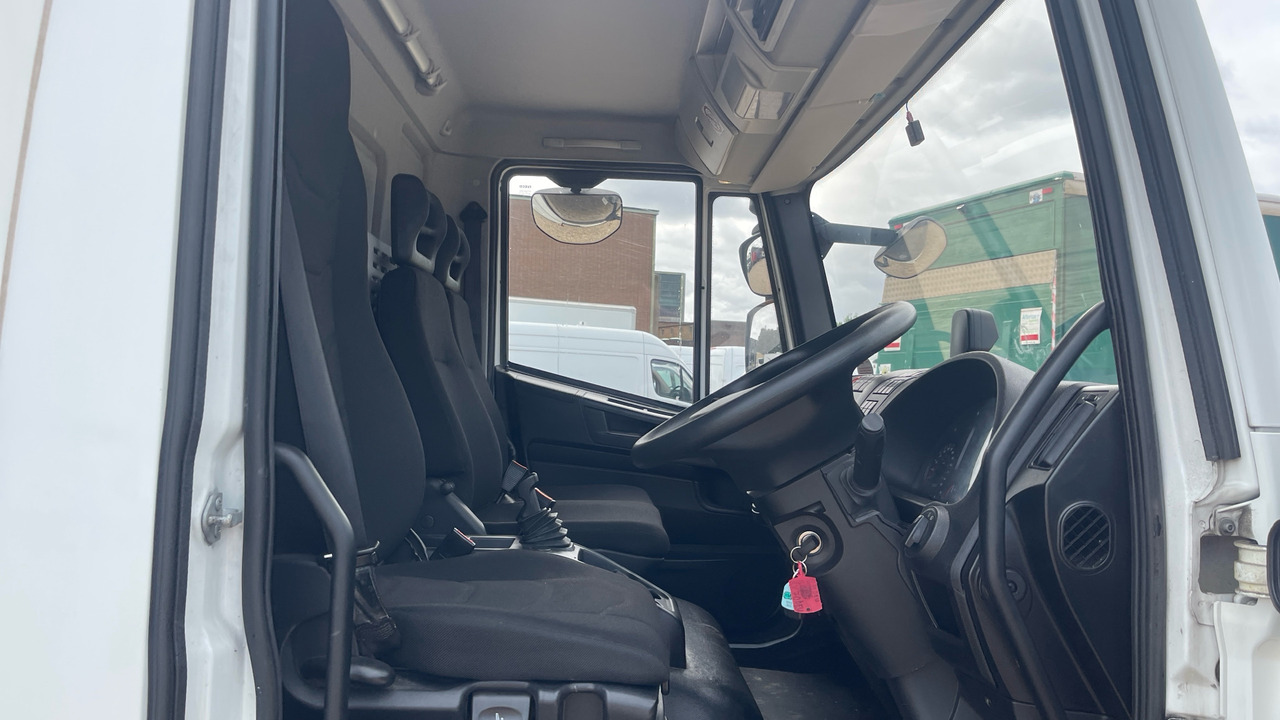 Iveco Eurocargo 75-160 - Kravas automašīna ar slēgto virsbūvi: foto 5 Iveco Eurocargo 75-160 - Kravas automašīna ar slēgto virsbūvi: foto 5