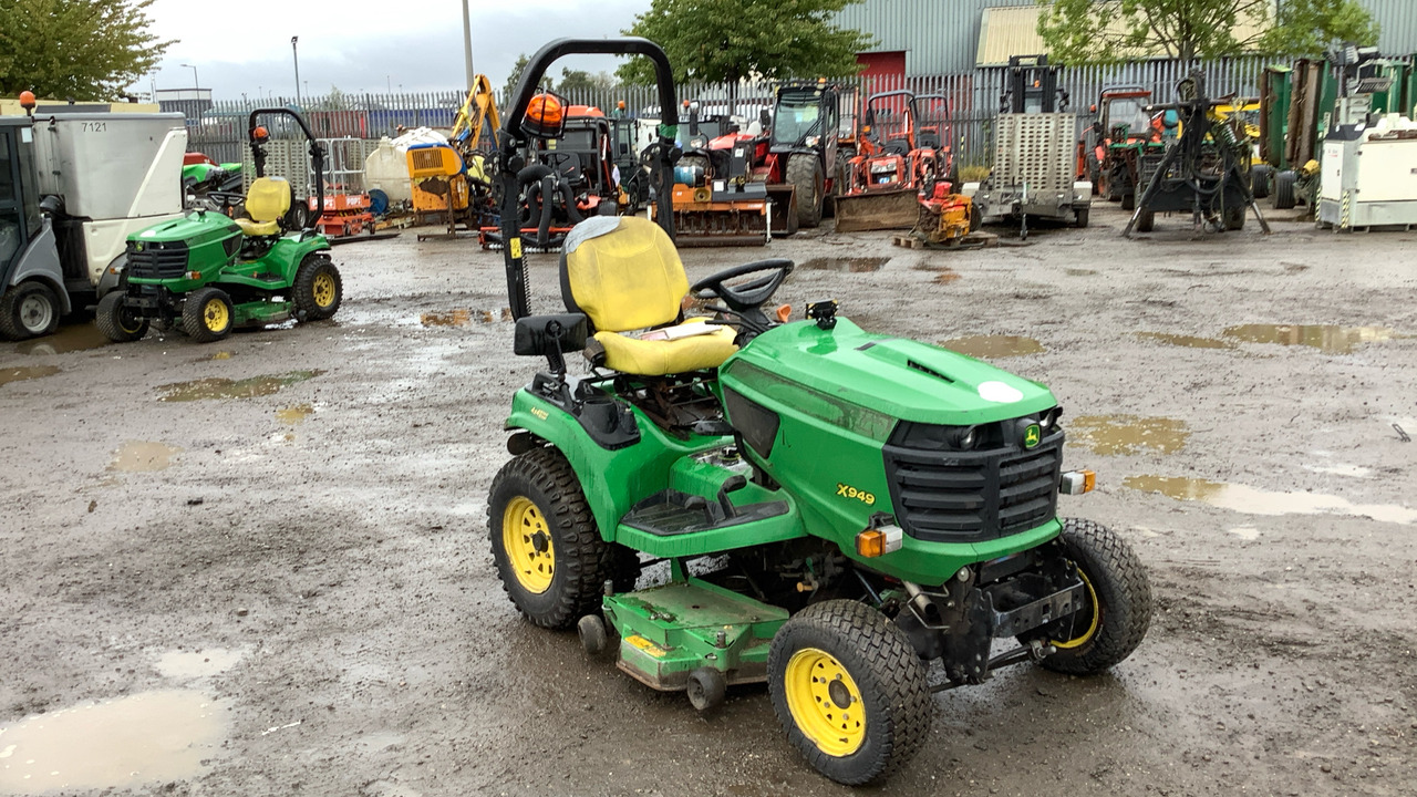 JOHN DEERE X949 - Zāles pļāvējs: foto 1 JOHN DEERE X949 - Zāles pļāvējs: foto 1