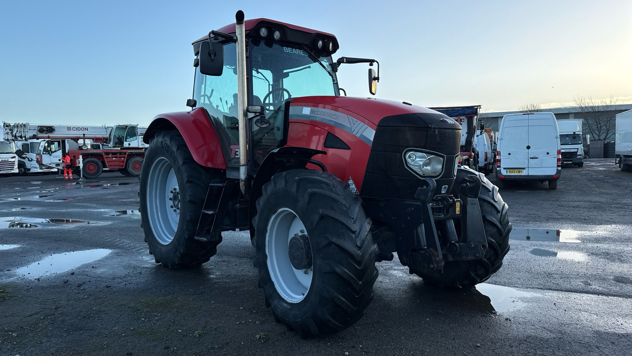 MCCORMICK XTX145 EXTRASPEED - Traktors: foto 1 MCCORMICK XTX145 EXTRASPEED - Traktors: foto 1