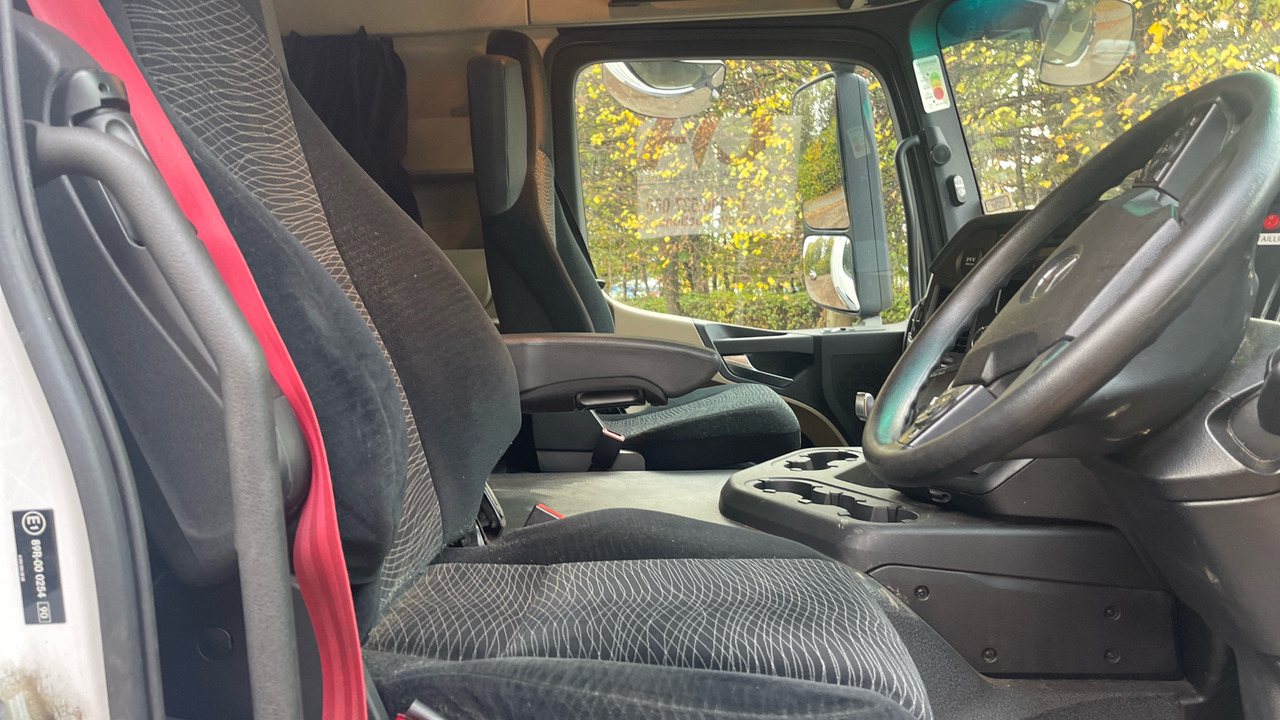 MERCEDES-BENZ ACTROS 1824 - Kravas automašīna ar slēgto virsbūvi: foto 5 MERCEDES-BENZ ACTROS 1824 - Kravas automašīna ar slēgto virsbūvi: foto 5