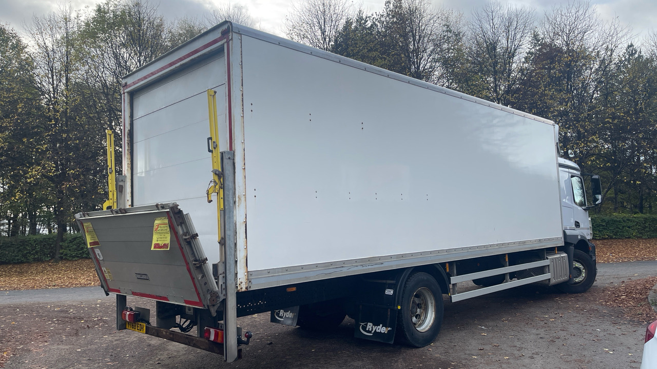 MERCEDES-BENZ ACTROS 1824 - Kravas automašīna ar slēgto virsbūvi: foto 4 MERCEDES-BENZ ACTROS 1824 - Kravas automašīna ar slēgto virsbūvi: foto 4