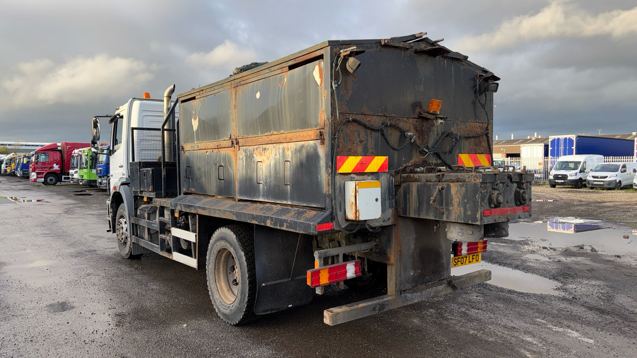 MERCEDES-BENZ AXOR 1824 - Asfalta ieklāšanas tehnika: foto 3 MERCEDES-BENZ AXOR 1824 - Asfalta ieklāšanas tehnika: foto 3