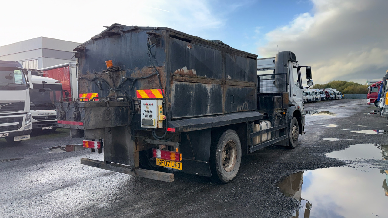 MERCEDES-BENZ AXOR 1824 - Asfalta ieklāšanas tehnika: foto 4 MERCEDES-BENZ AXOR 1824 - Asfalta ieklāšanas tehnika: foto 4