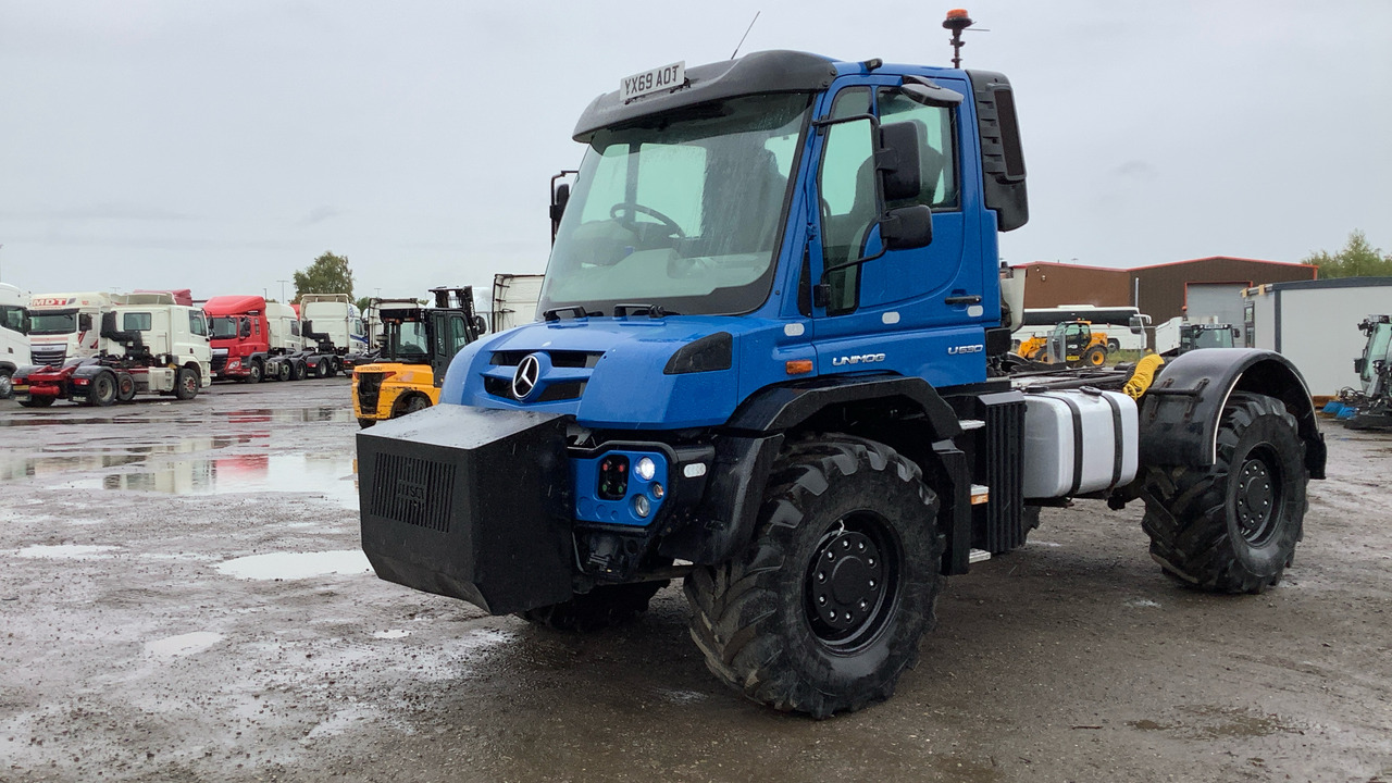MERCEDES-BENZ UNIMOG U530 - Traktors: foto 2 MERCEDES-BENZ UNIMOG U530 - Traktors: foto 2