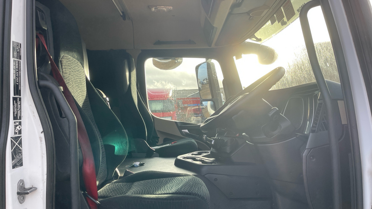 Mercedes-Benz Actros 1824 - Kravas automašīna ar tentu: foto 5 Mercedes-Benz Actros 1824 - Kravas automašīna ar tentu: foto 5
