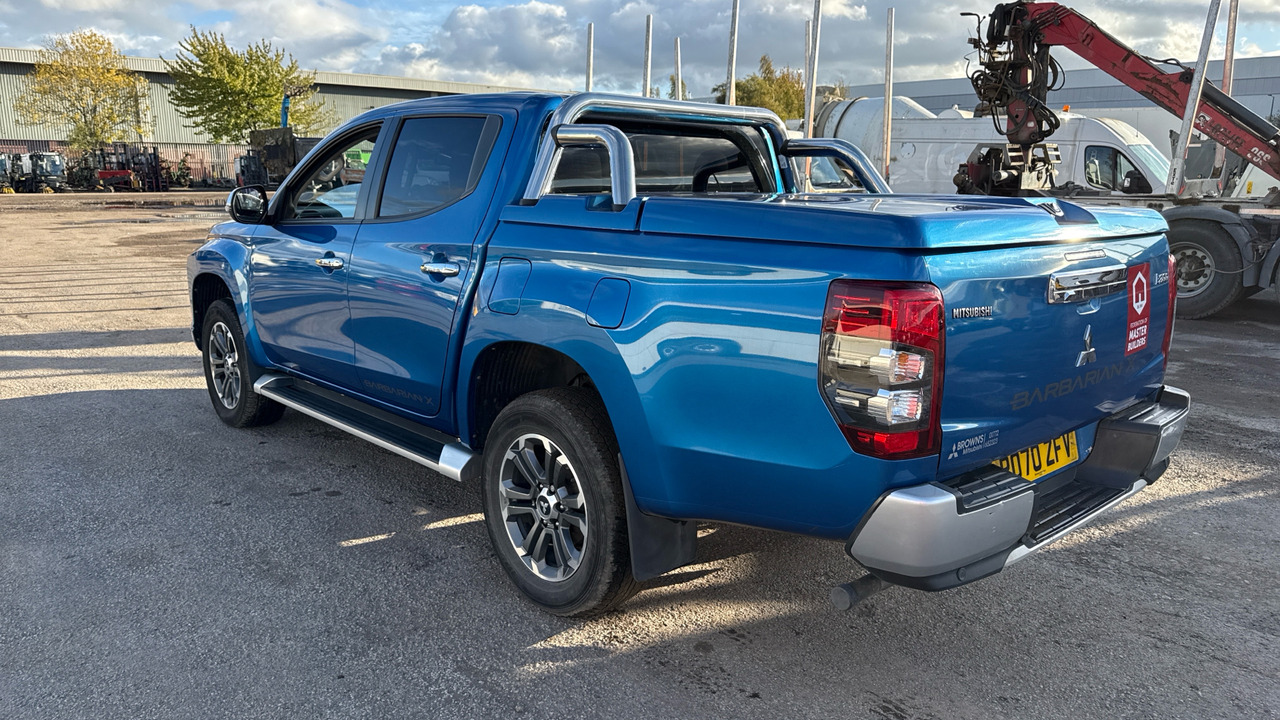 Mitsubishi L200 DI-D 2.3 Barbarian X 150PS - Pikaps, Kravas-pasažieru furgons: foto 3 Mitsubishi L200 DI-D 2.3 Barbarian X 150PS - Pikaps, Kravas-pasažieru furgons: foto 3