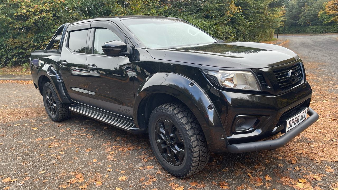 Nissan Navara 2.3 dCi 190 - Pikaps, Kravas-pasažieru furgons: foto 1 Nissan Navara 2.3 dCi 190 - Pikaps, Kravas-pasažieru furgons: foto 1
