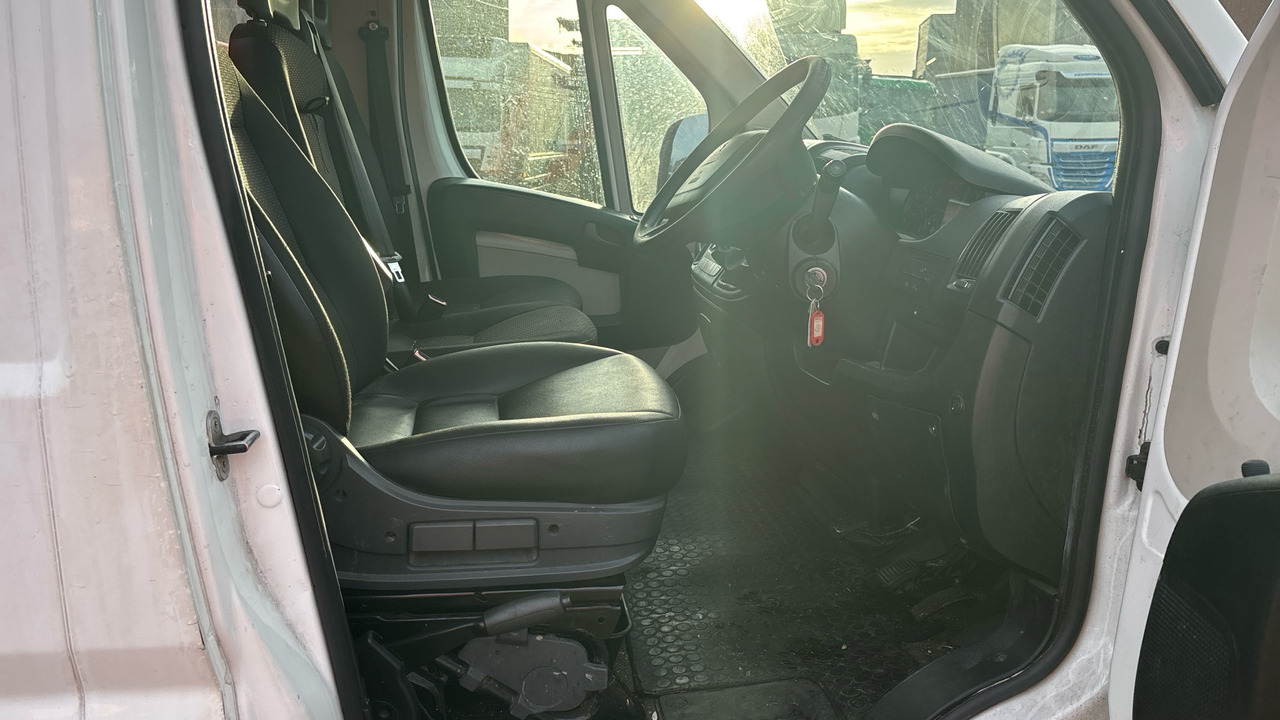 PEUGEOT BOXER 335 2.0 BLUEHDI 130PS PLUS - Komercauto pašizgāzējs: foto 5 PEUGEOT BOXER 335 2.0 BLUEHDI 130PS PLUS - Komercauto pašizgāzējs: foto 5