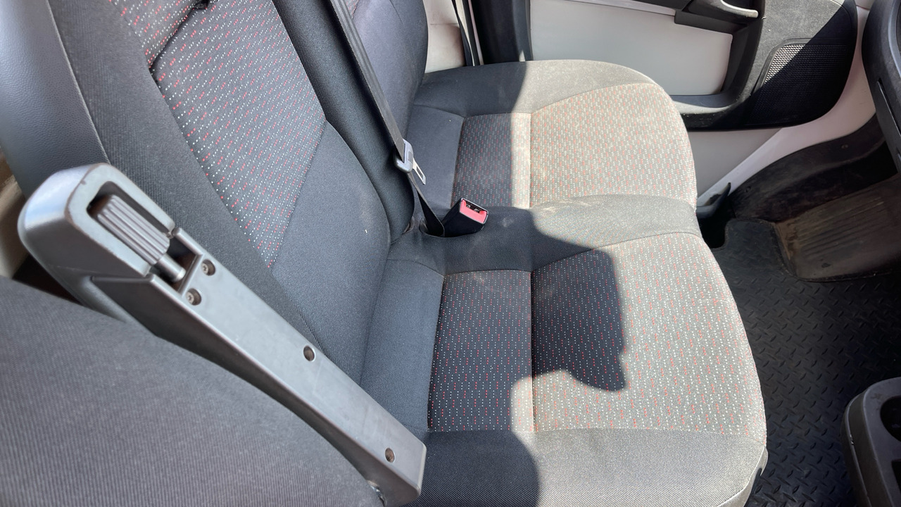 Automašīna ar kravas platformu PEUGEOT BOXER 335 2.2 BLUEHDI 140PS: foto 8