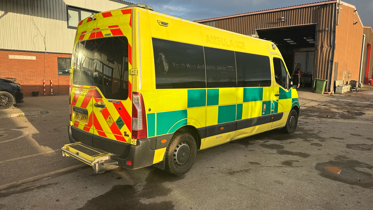 RENAULT MASTER 150.39 - Ātrās palīdzības mašīna: foto 4 RENAULT MASTER 150.39 - Ātrās palīdzības mašīna: foto 4