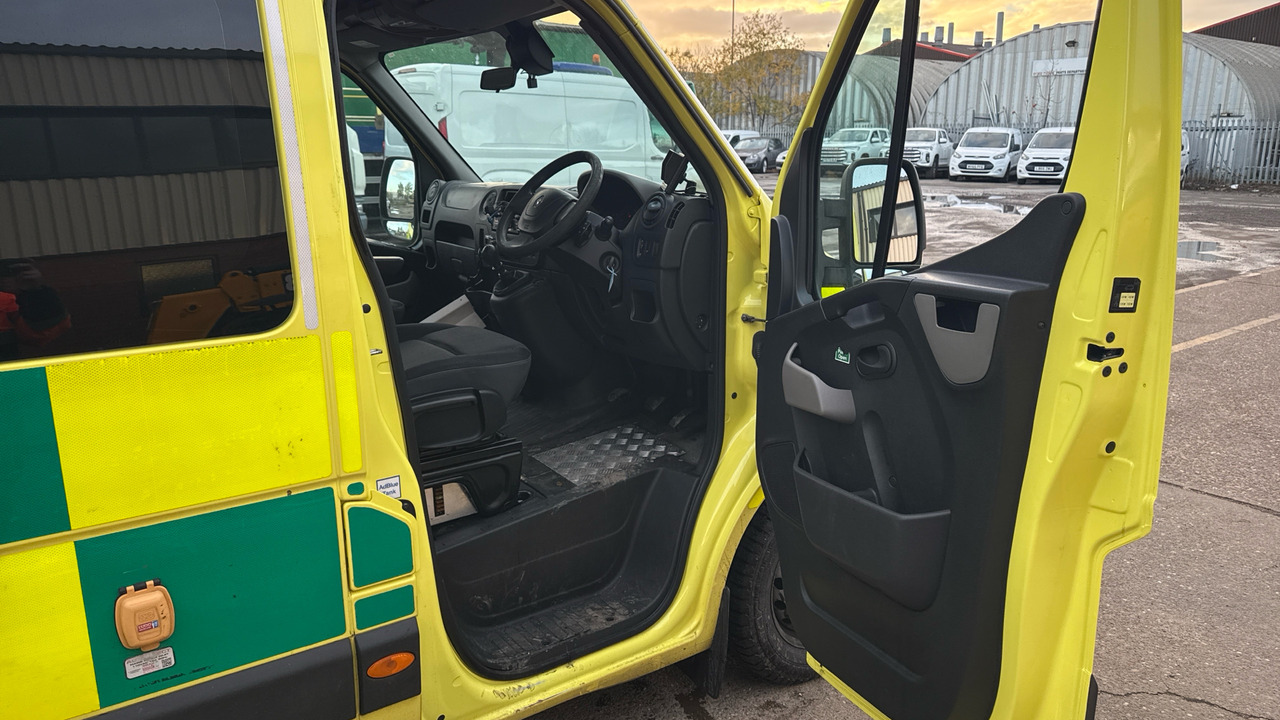 RENAULT MASTER 150.39 - Ātrās palīdzības mašīna: foto 5 RENAULT MASTER 150.39 - Ātrās palīdzības mašīna: foto 5