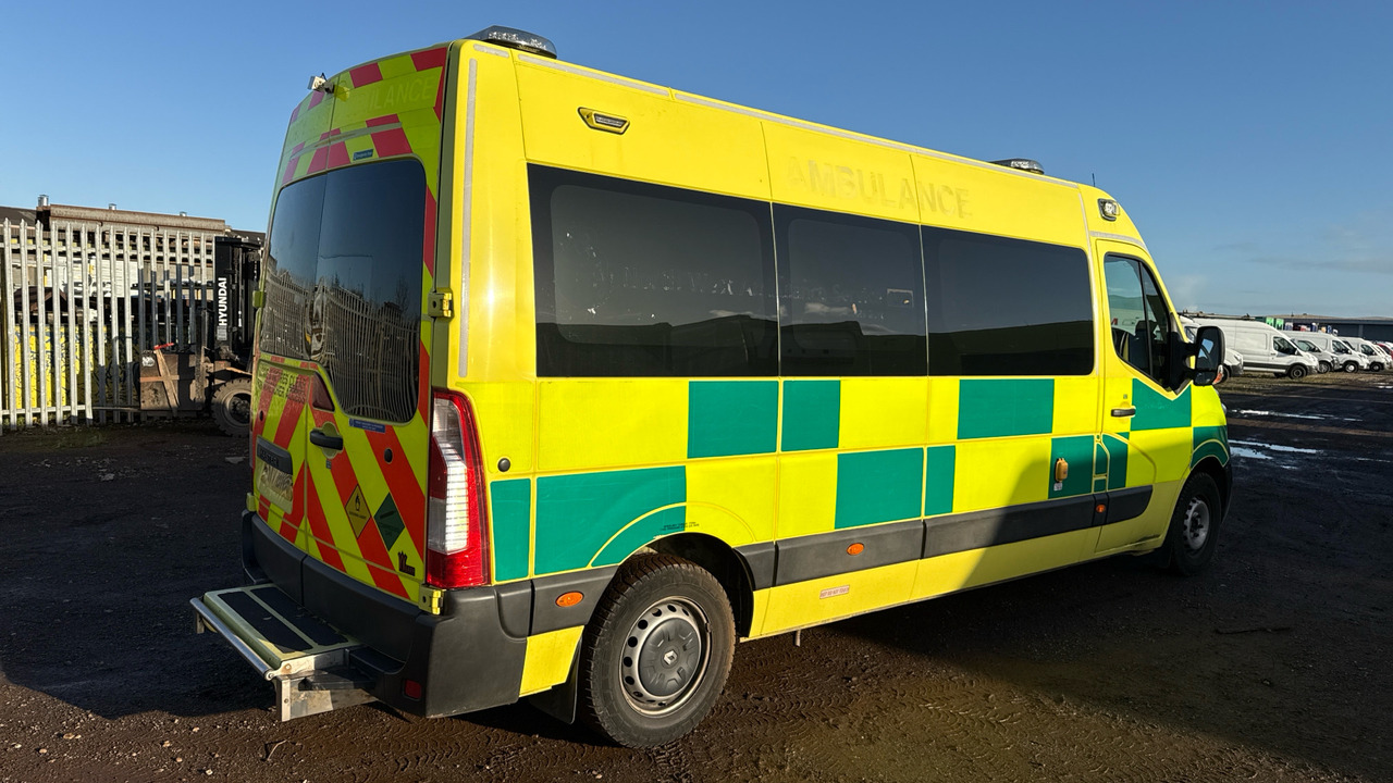 RENAULT MASTER 150.39 - Ātrās palīdzības mašīna: foto 4 RENAULT MASTER 150.39 - Ātrās palīdzības mašīna: foto 4