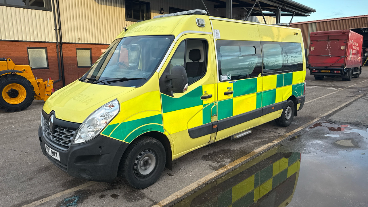 RENAULT MASTER 150.39 - Ātrās palīdzības mašīna: foto 2 RENAULT MASTER 150.39 - Ātrās palīdzības mašīna: foto 2