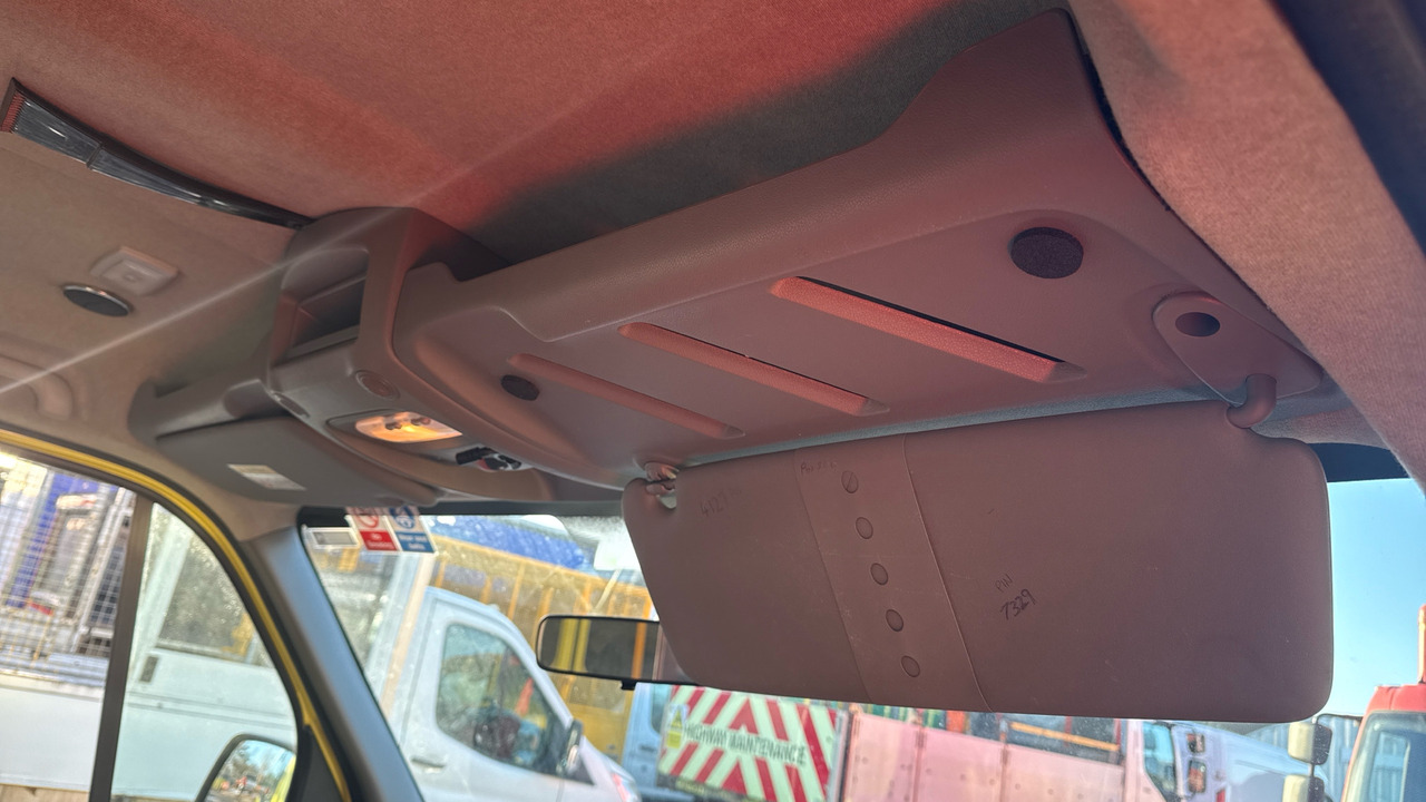 Ātrās palīdzības mašīna RENAULT MASTER 150.39: foto 13