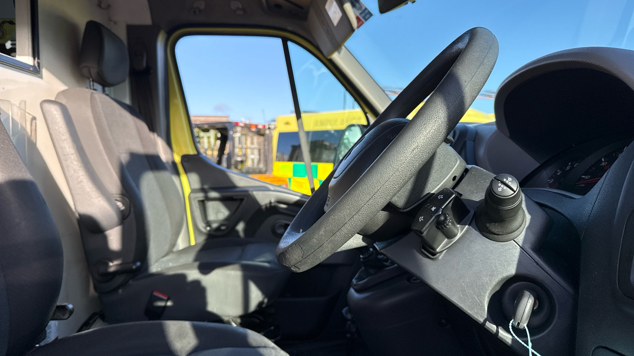 RENAULT MASTER 150.39 - Ātrās palīdzības mašīna: foto 5 RENAULT MASTER 150.39 - Ātrās palīdzības mašīna: foto 5