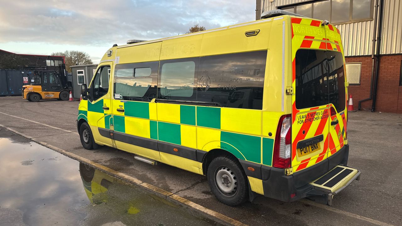 RENAULT MASTER 150.39 - Ātrās palīdzības mašīna: foto 3 RENAULT MASTER 150.39 - Ātrās palīdzības mašīna: foto 3